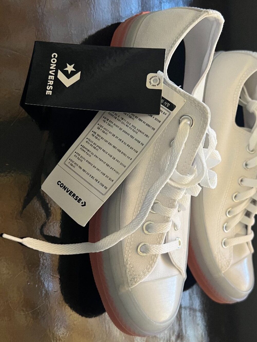 Converse Low-Tops – White w Pink/Peach Sole | Men’s 8.5 | Women’s 10.5